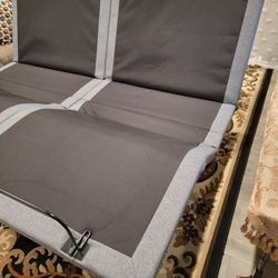 Beautiful new split King or (2) XL Twin adjustable bases with MASSAGE FEATURES,  LED light,  USB ports,  Zero Gravity and more!
