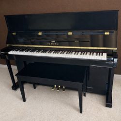 2010 Beautiful sound Yamaha upright “T118” Piano/Will Deliver + tuning  