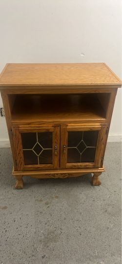 awkward microwave stand good condition 28”wx17”dx36”h awkward microwave stand good condition