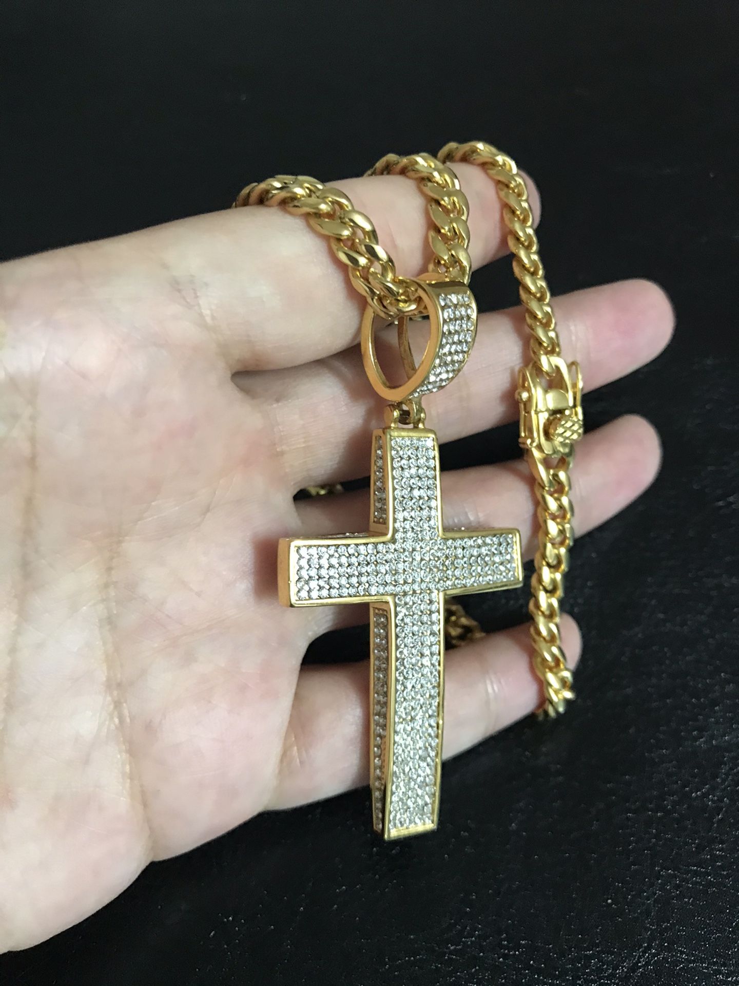 Stainless Steel Cross Pendant With Cuban Link Chain (large $65