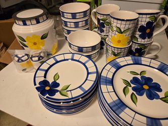 Dinnerware Set