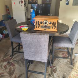 Table w 4chairs