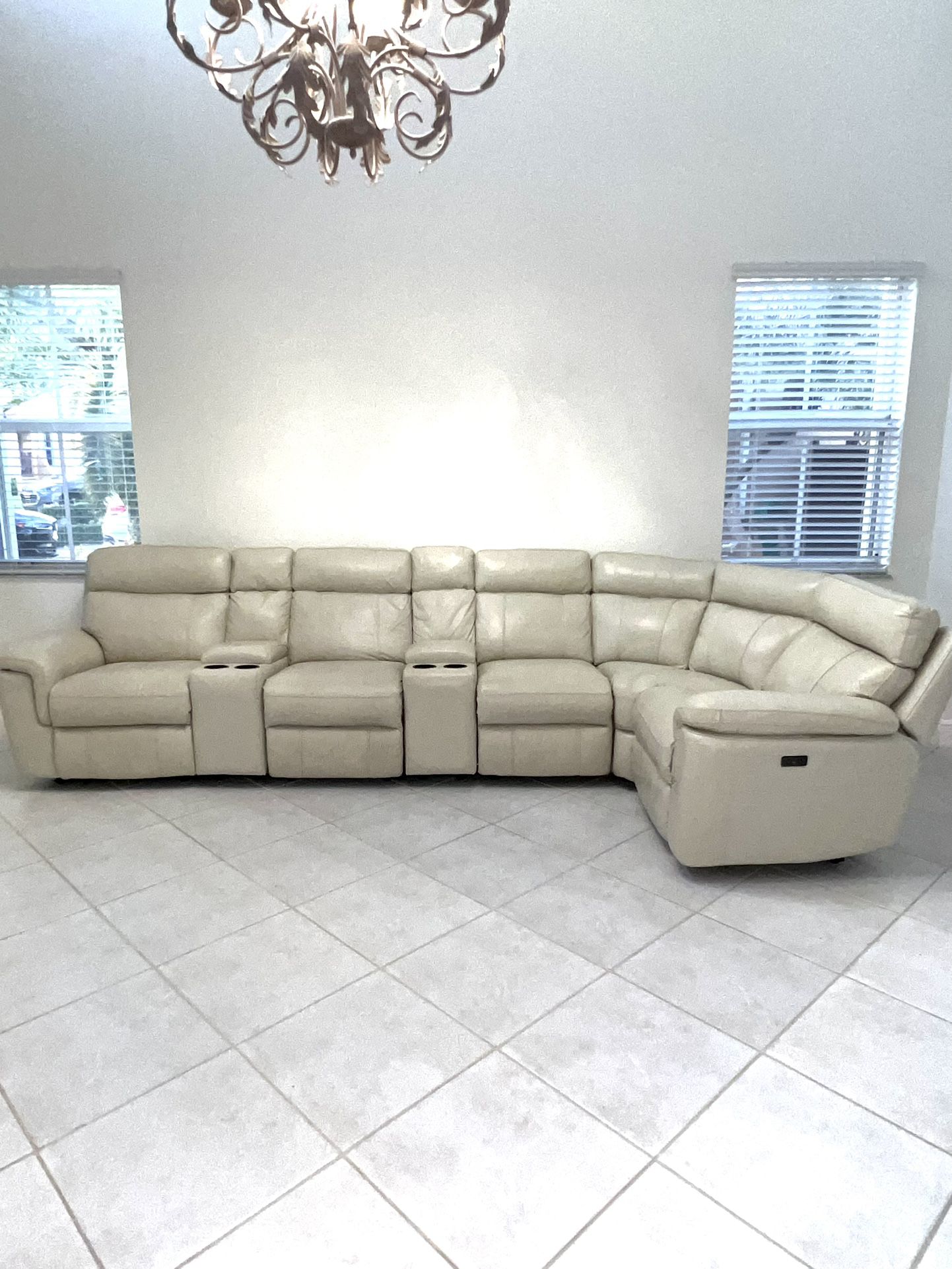 Rooms to Go 5-Piece Leather Cream Sectional