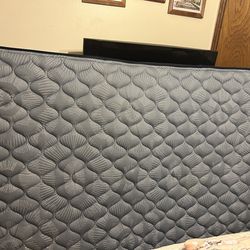 Mattress full size Serta