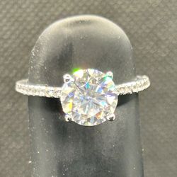 Genuine MOISSANITE Size 6