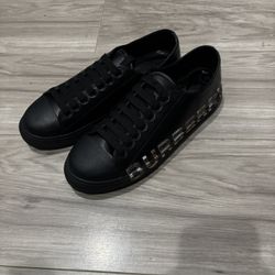 burberry shoes size 9/5 