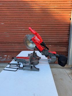Milwaukee m18 fuel 10” sliding miter saw