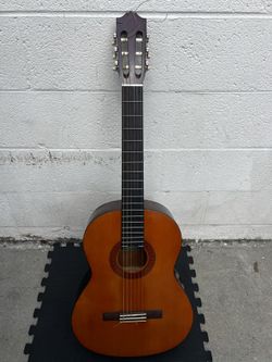 Guitarra Yamaha C-40