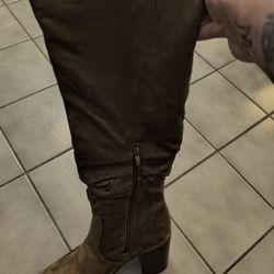 GREAT CHRISTMAS GIFT. NIB Brand New Women's Heeled Suede Feel Knee Boots