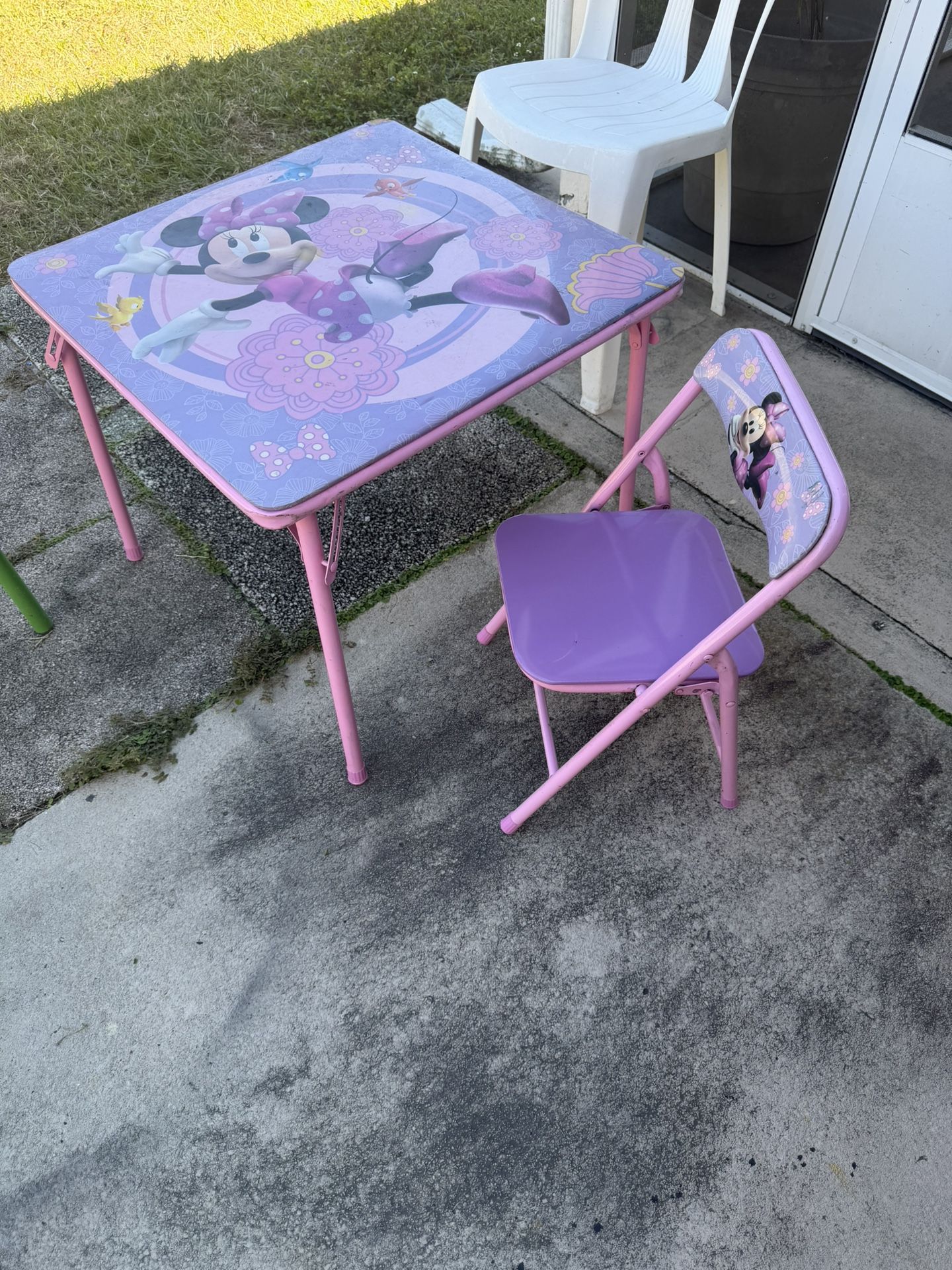 Disney Minnie Mouse Table And One Chair