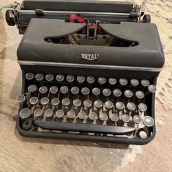 Royal Antique typewriter