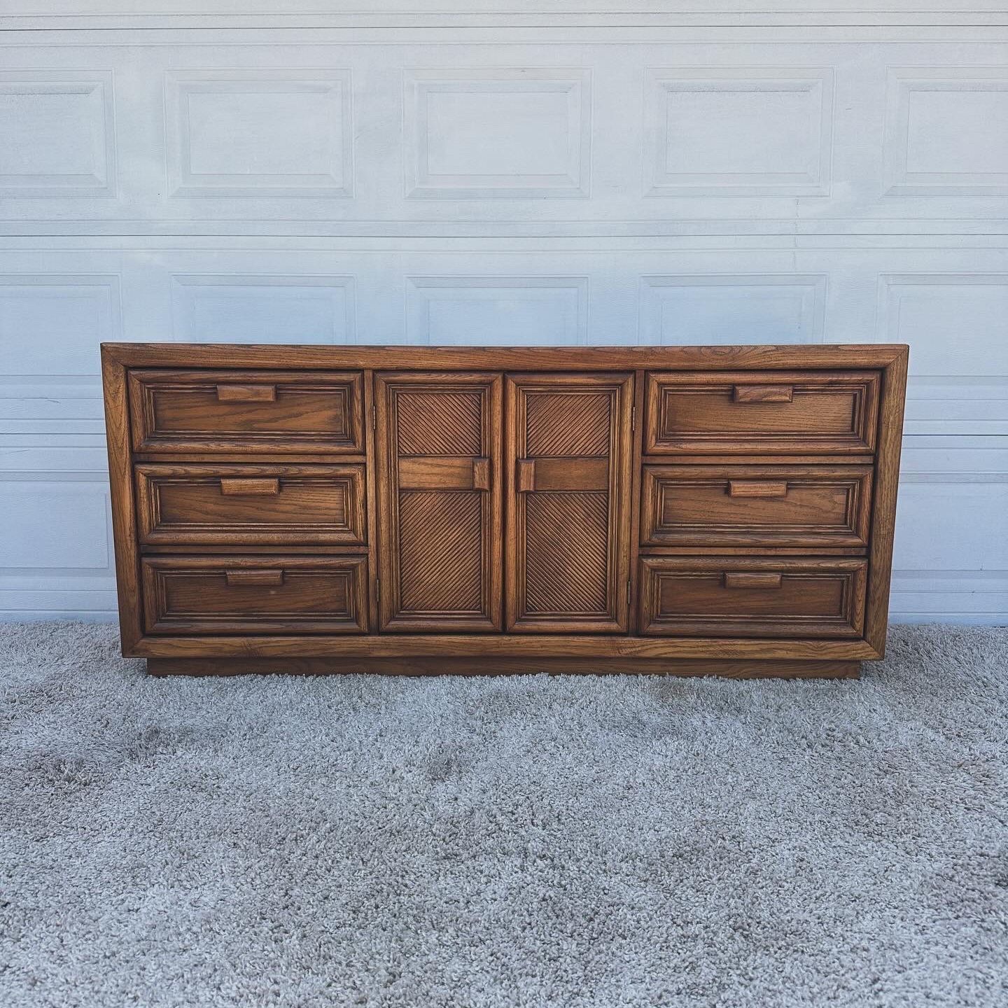 vintage thomasville 9 drawer dresser French Provincial Serpentine Nine Thomasville Nine Drawer Dresser. For