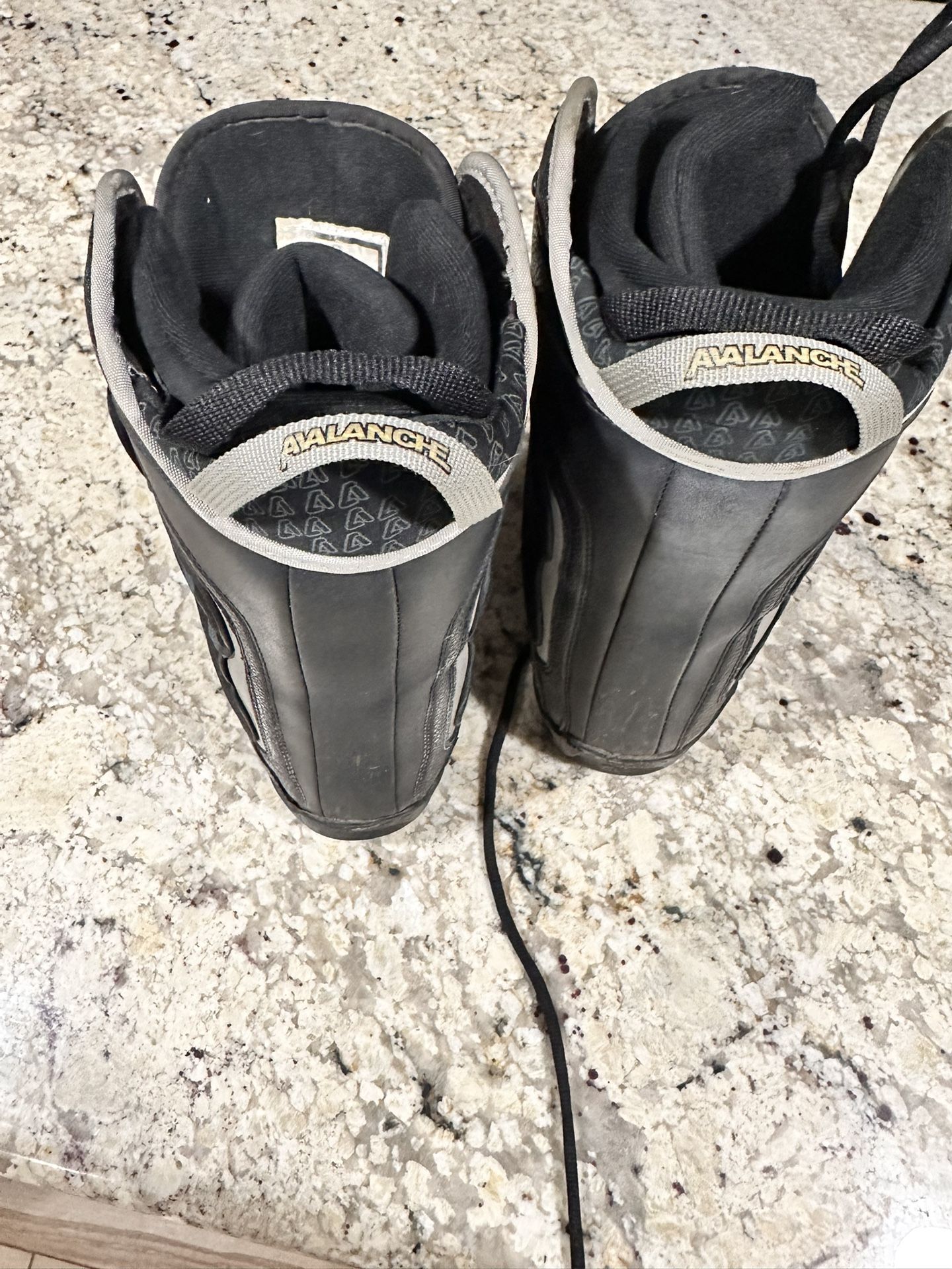 Men’s snowboard boots Size 9