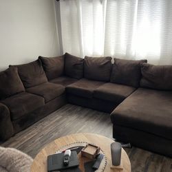 3 Piece Sectional Couch With Chase 