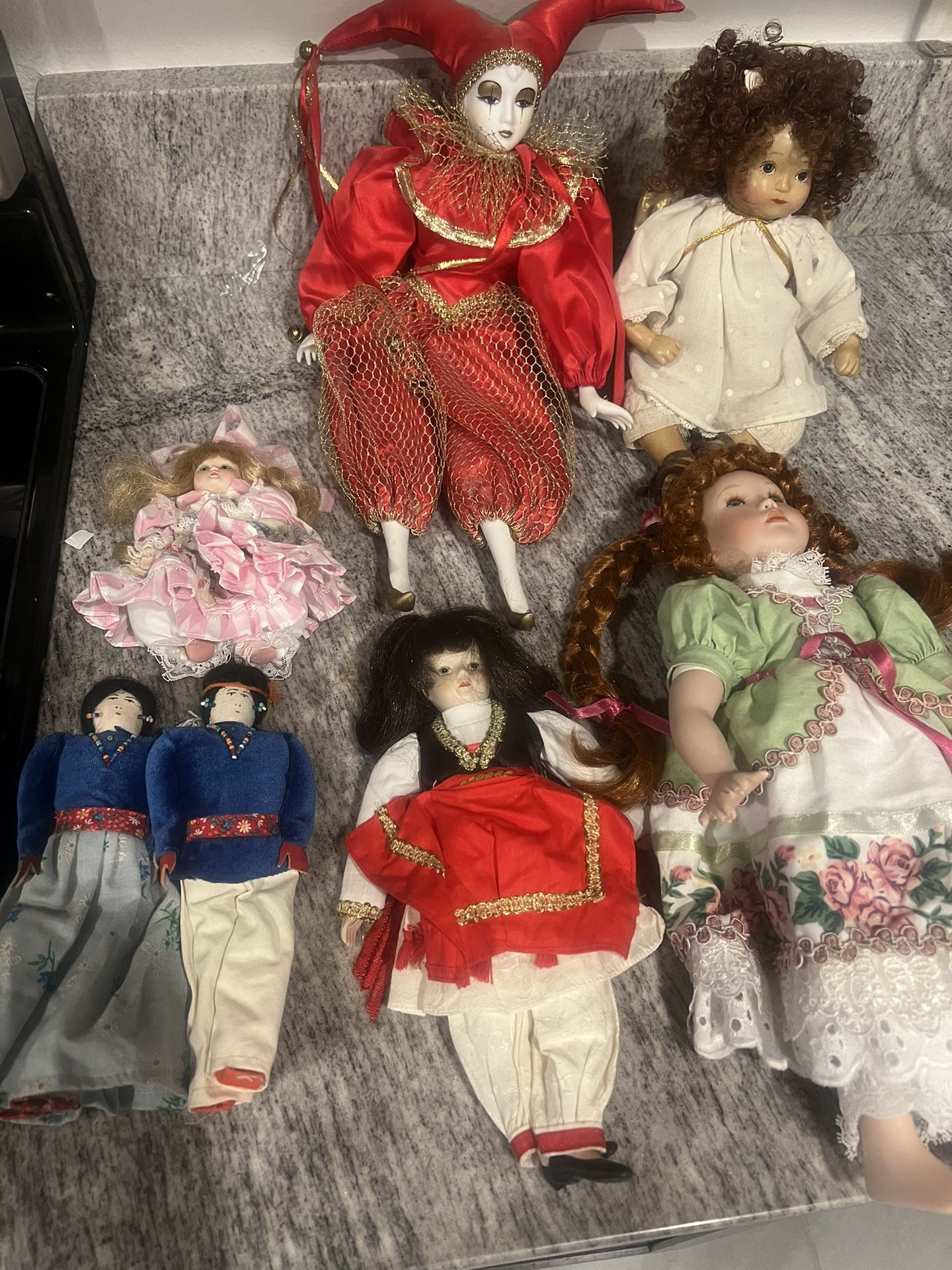 Vintage Doll Collection Including Ashton Drake Patricia Rose Doll. There Are Seven Dolls Included.