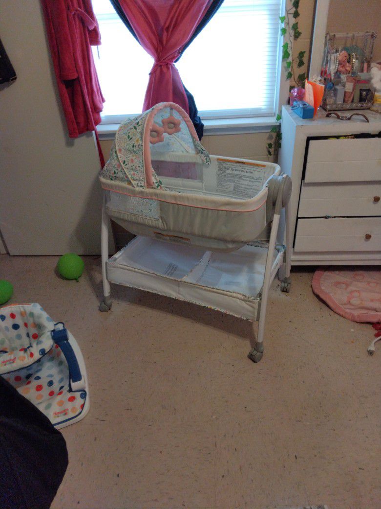 Bassinet & Baby Chair 
