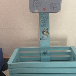 Bluey Valentine’s Day, mailbox