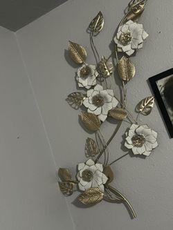 Gold And White Wall Decor 