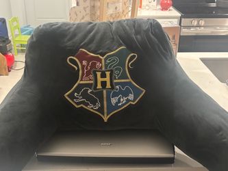 Harry Potter Hogwarts Crest Reading Pillow