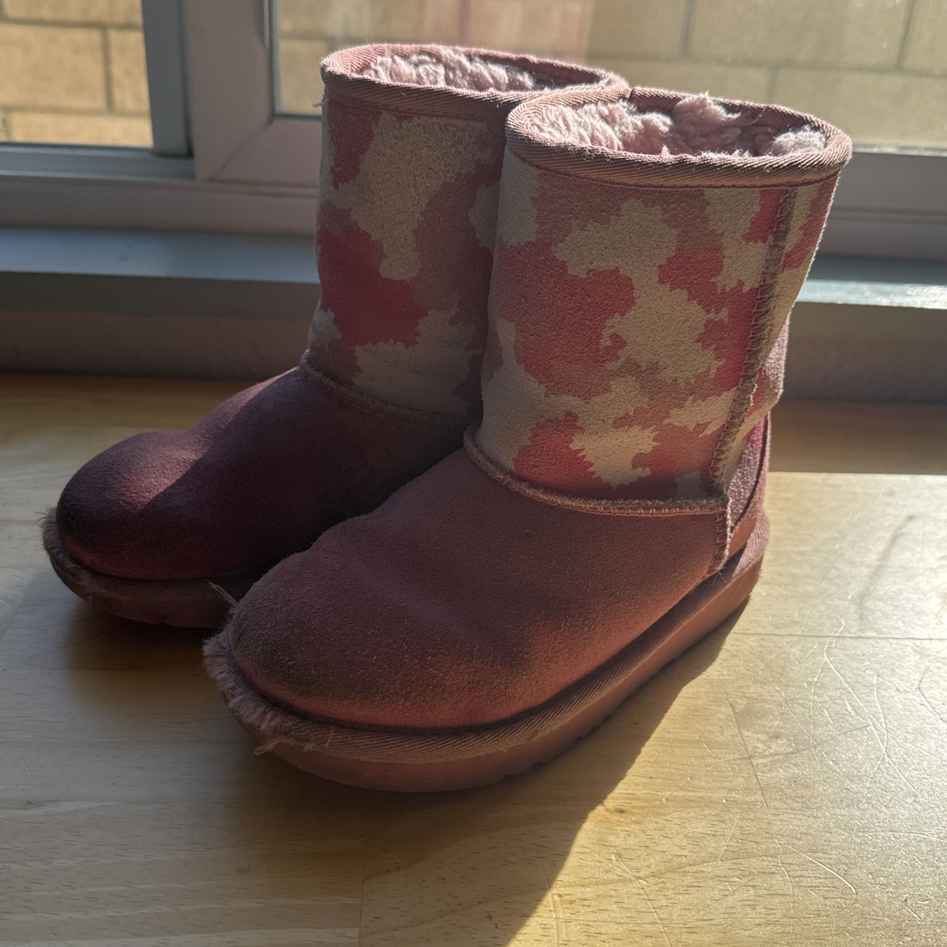 Girls UGG Boots Pink Size 13