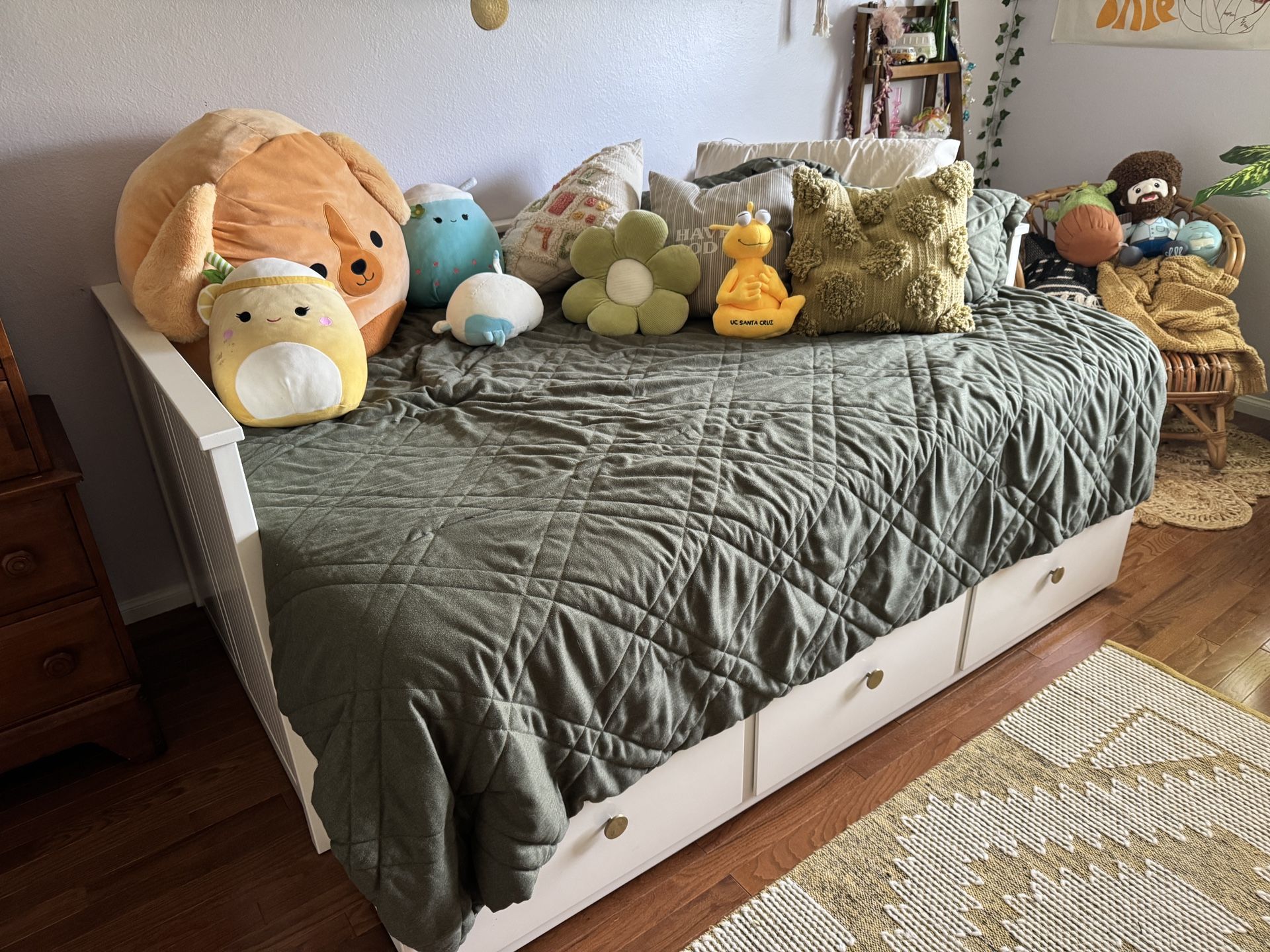 Convertible Bed (full Or Twin) And Dresser