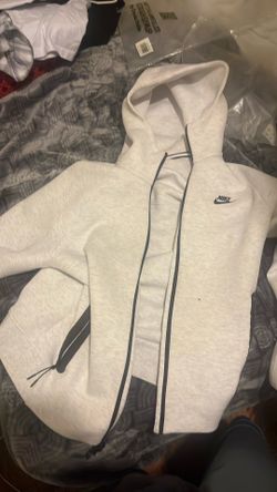 Nike tech white