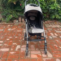 Super Clean folding  Chicco Stroller ( Recline)