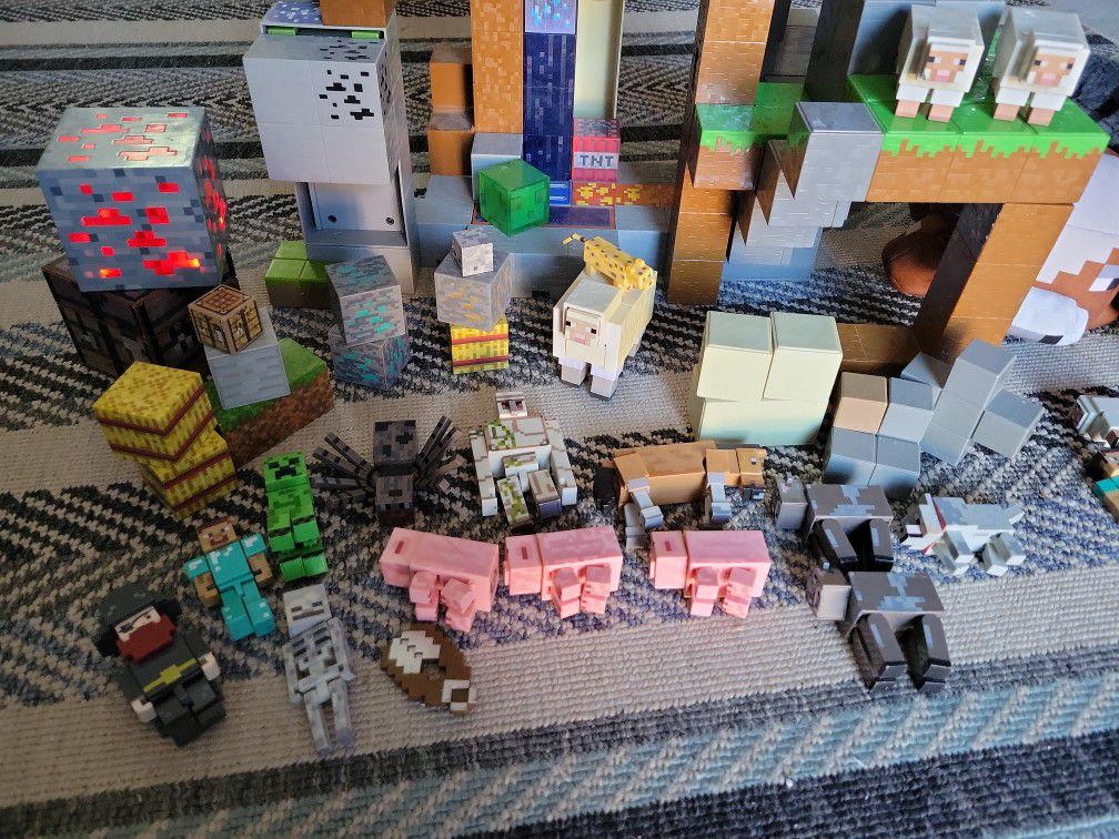 Minecraft Survival Mode playset lot - incomplete with figures toys