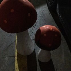 Large Toadstool “mushroom” Yard/garden Ornaments