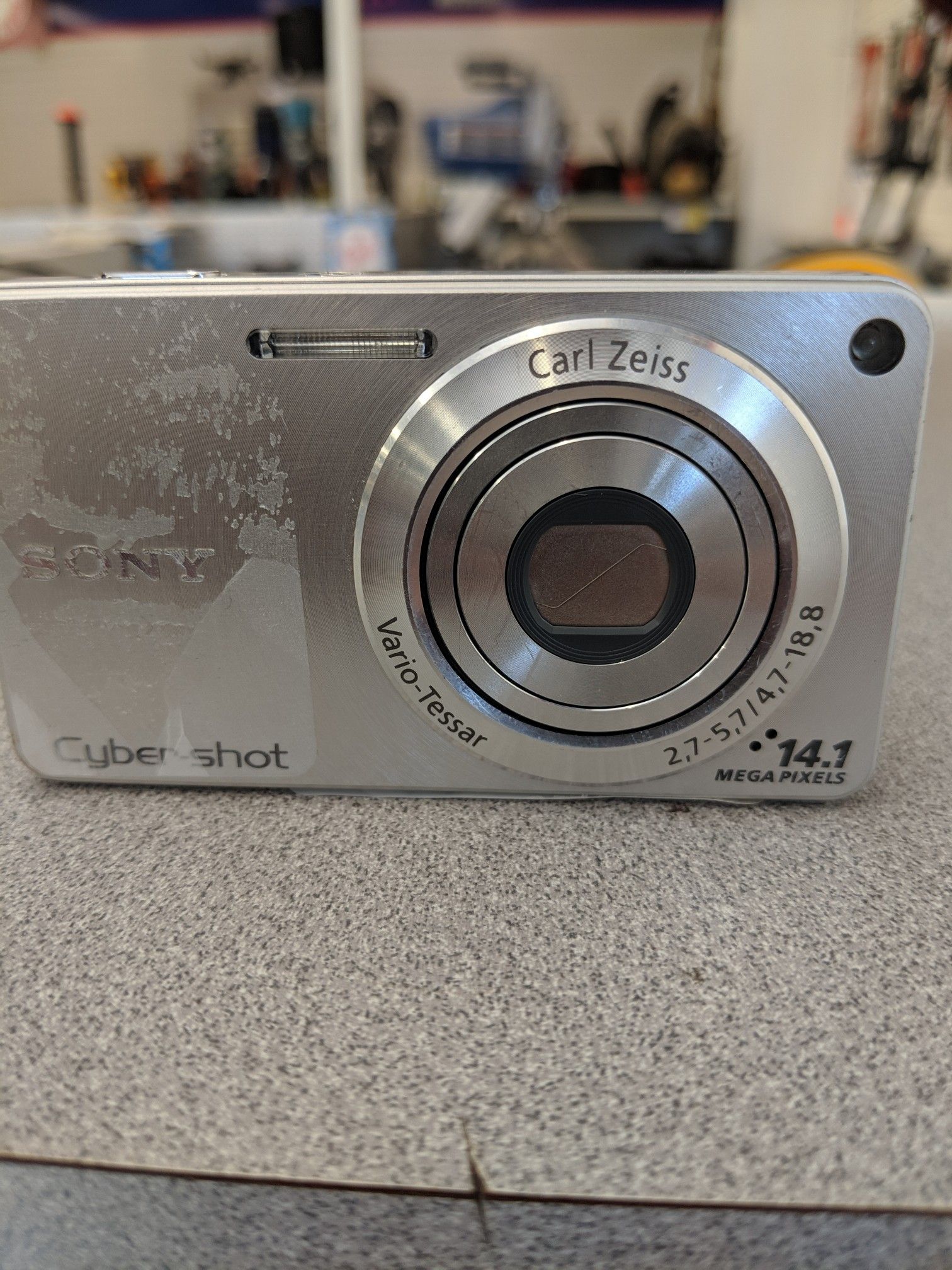 Sony Cybershot 14.1MP digital camera