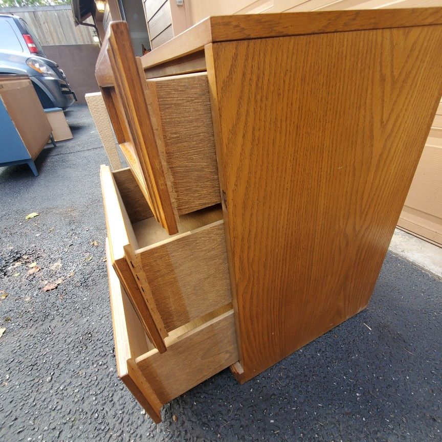 Modulus Morris Furniture Mid Century Modern Solid Wood 2 Meching End Tables/ Nighstands / Side Tables / 3 Drower Dressers Only $95 For Set.