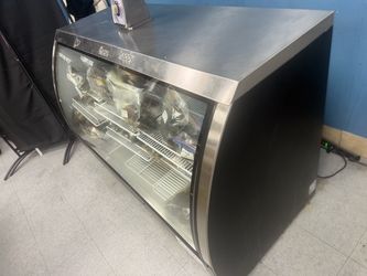 Avantco Commercial Refrigerated Deli Display Case ✨PRICE IS NEGOTIABLE✨