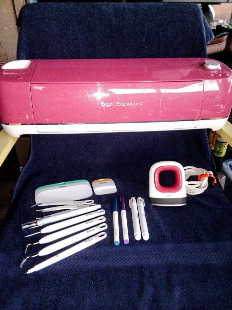 Cricut With Accessories Not Free Read Description!!