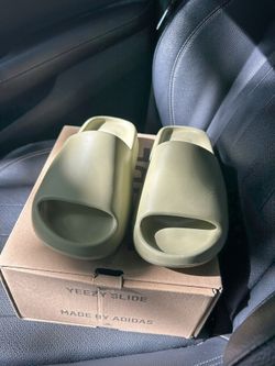 Authentic Yeezy Slides Size 6