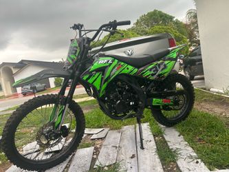 2023 250cc dirtbike with title