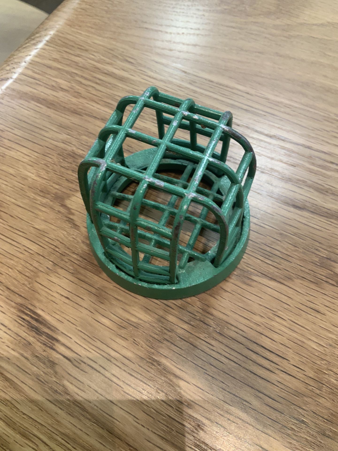 Vintage. Dazey Mfg Flower Frog. $20