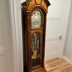 Beautiful Howard Miller Ambassadors Collection Grandfather Clock - (Works) 