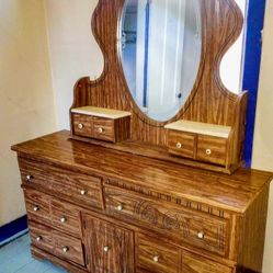 Dresser With Detachable Mirror