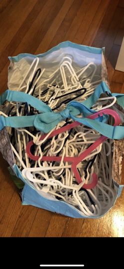 Perchas blancas para niños