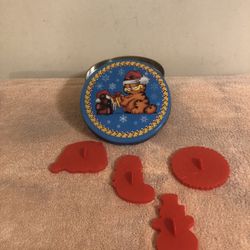 Vintage 1978 Garfield Christmas Tin With Vintage Garfield Whitman Cookie Molds 