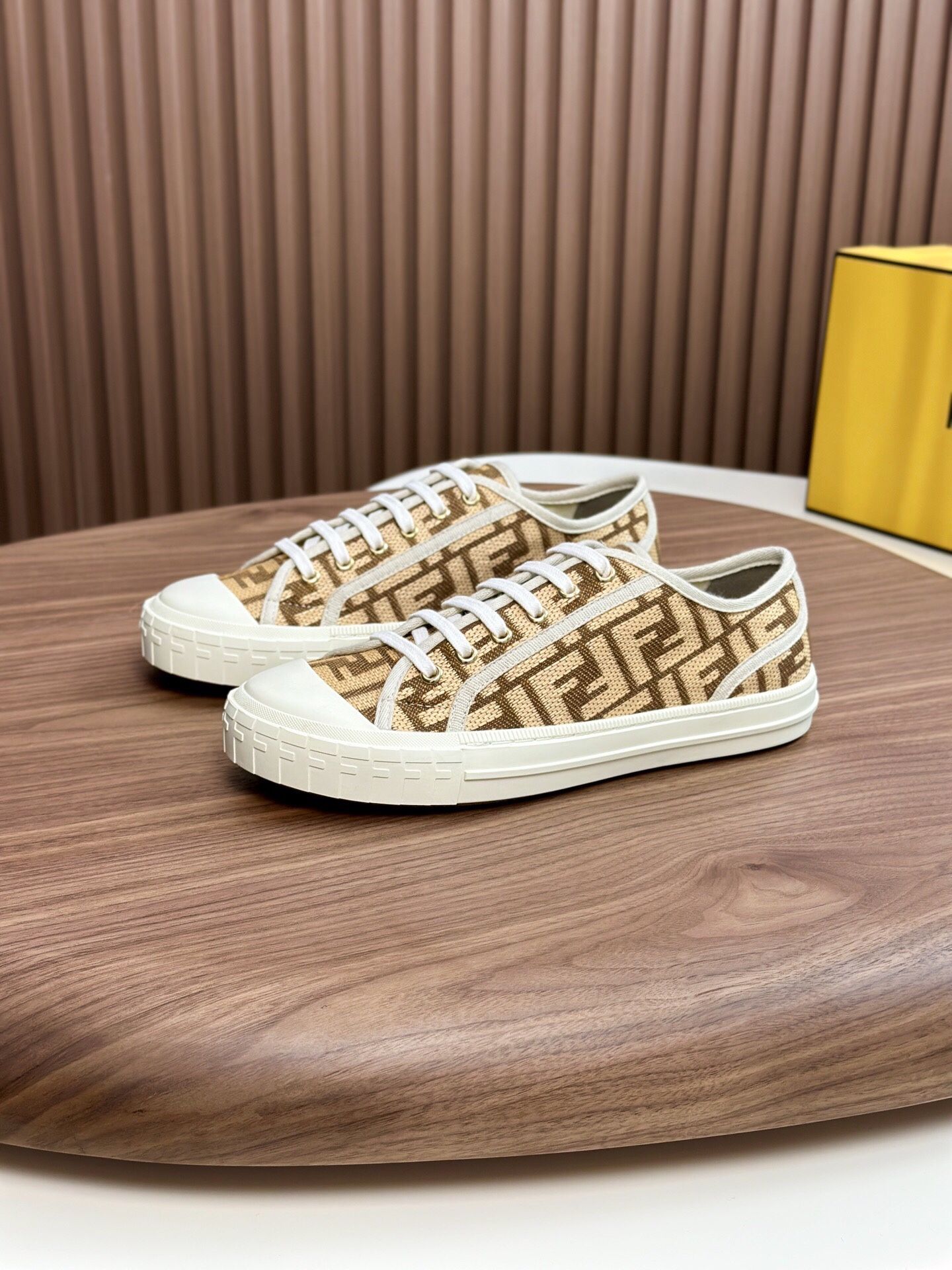 Fendi Women’s Shoe With Box 2025 New