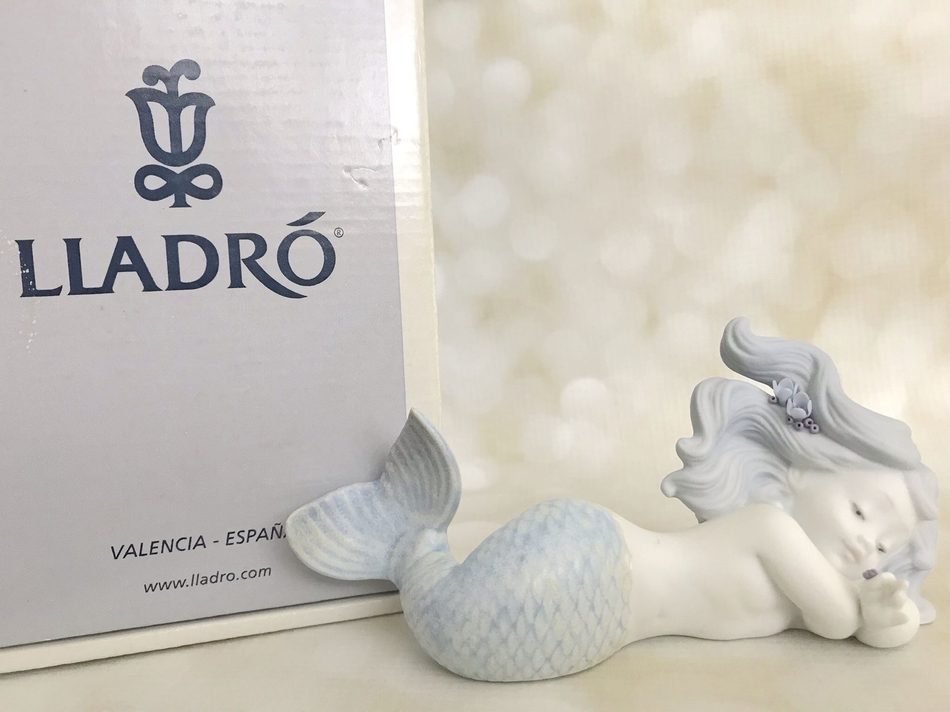 Mermaid day dreaming at sea (matte) porcelain figurine by Lladro #18112