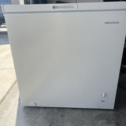 Insignia 7.0 cu. ft. Garage ready chest freezer