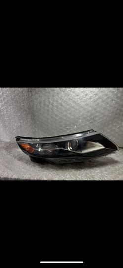 2011-2012-2013-2014-2015 Chevrolet Volt RH Right Passenger Side Headlight OEM INSURANCE QUALITY 