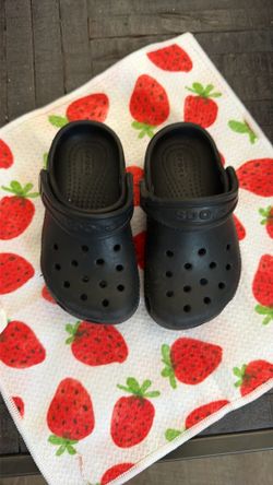Black Crocs