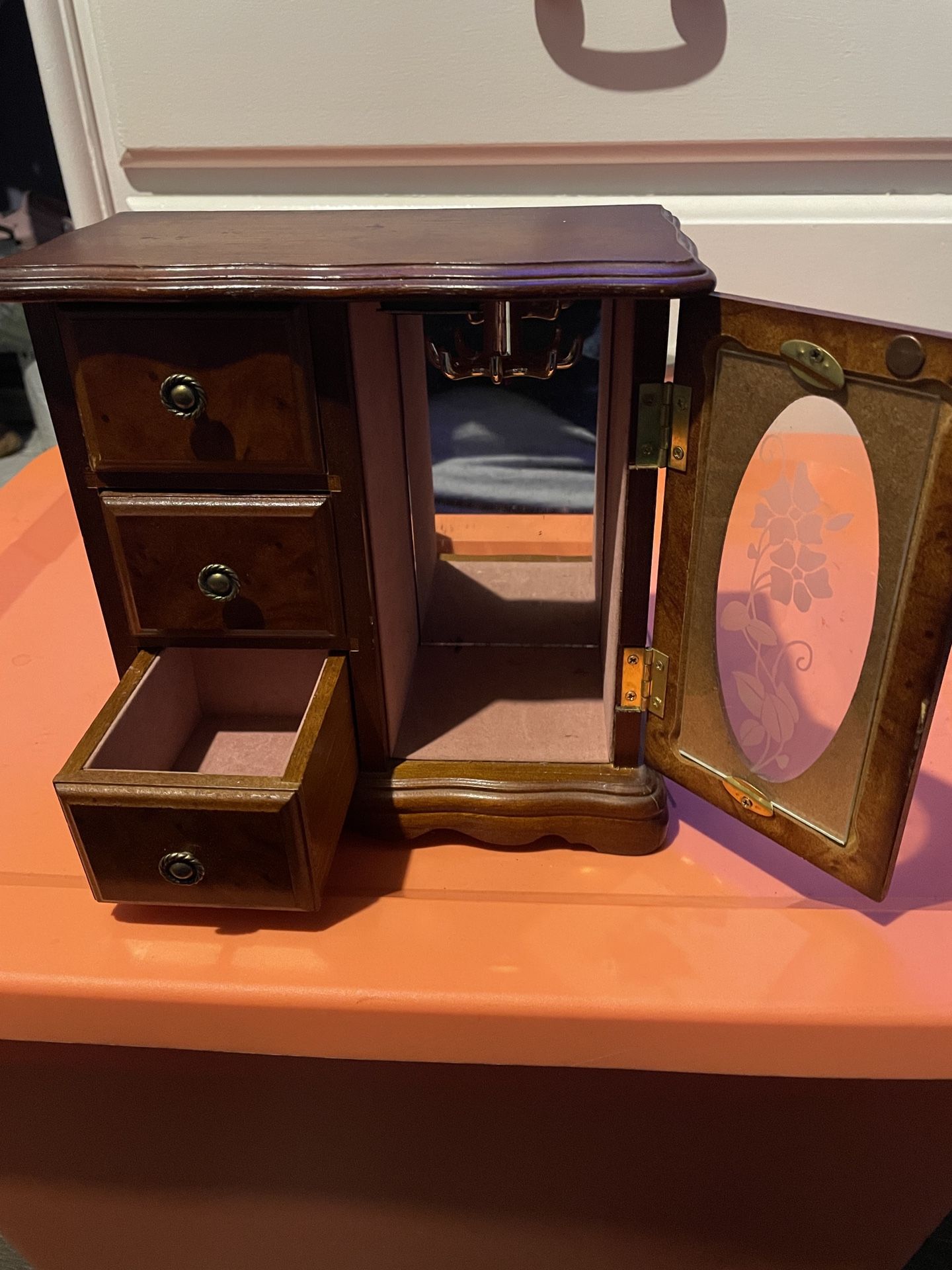 Vintage jewelry box