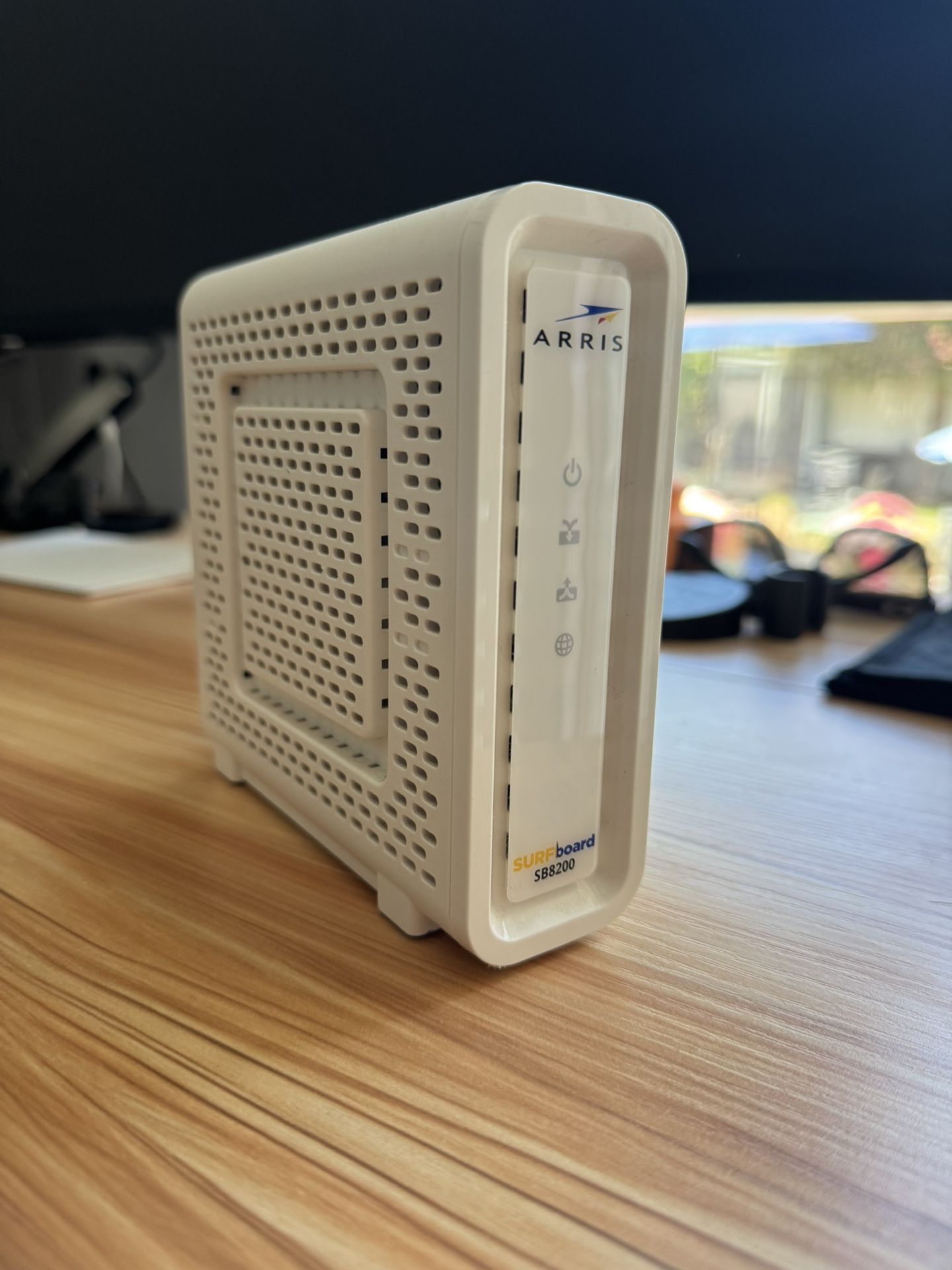 Arris Surfboard SB8200 Modem