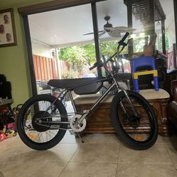 2022 ZOOZ UU1100 Bad Ash BMX E-bike
