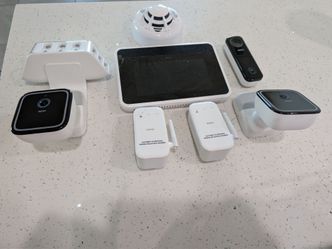 1x Vivint Smart Hub Touchscreen Panel, 1x Vivint Doorbell Camera Pro, 2x Vivint Security Cameras (1 with spotlight), ​1x Vivint Smoke & Carbon Monoxid