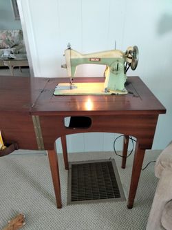 Beautiful Vintage Riccard Sewing Machine